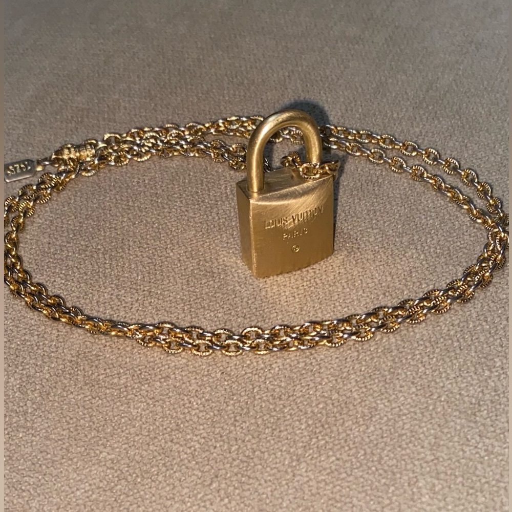 Louis Vuitton RARE 201 Series 100% Authentic Gold Lock & Vintage Chain & Ribbon! - Picture 9 of 10